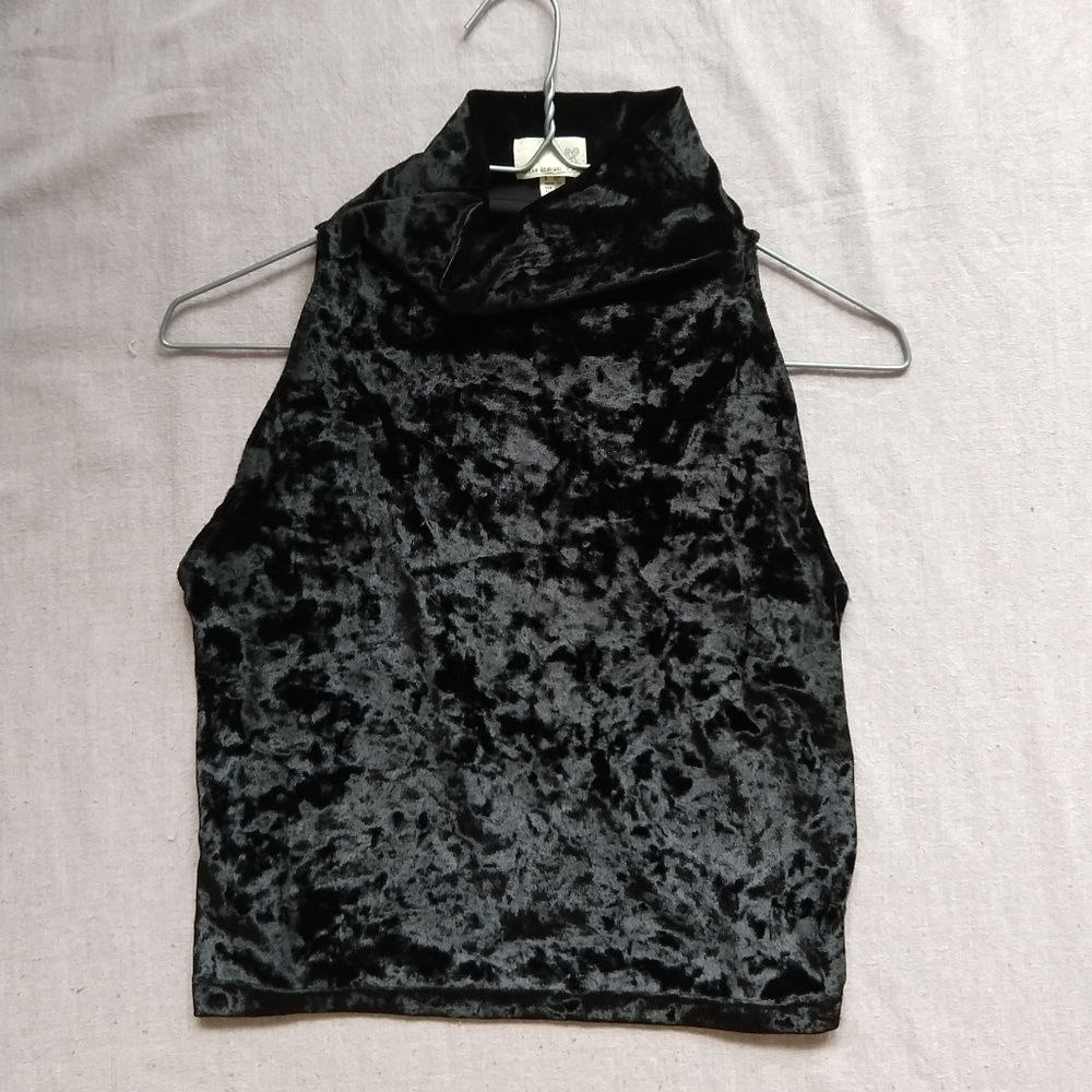UO Urban Renewal Velour Crop Top Black